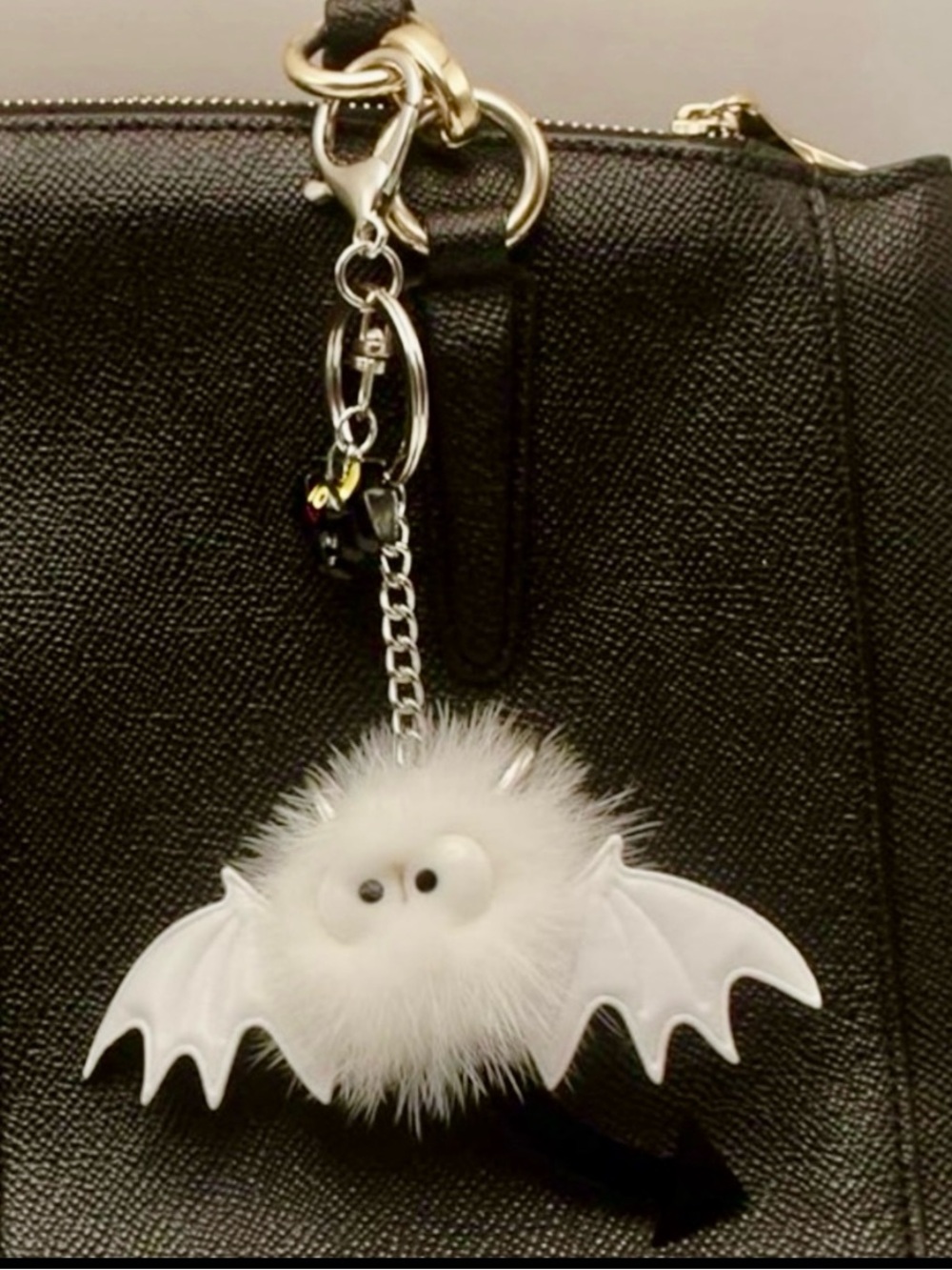 🦇NEW Bat Fluffy Pom Pom Bag Charm/ Keychain Googly Eyes White Cute Goth Spooky